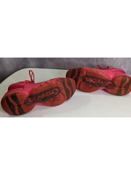 Athletic_Shoes